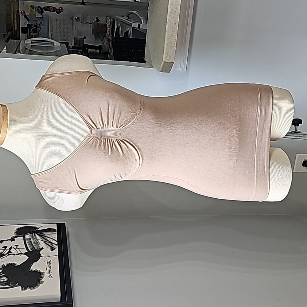 Shapwear women's size 1X. Tank style.  Beige color.‎ Good used condition.